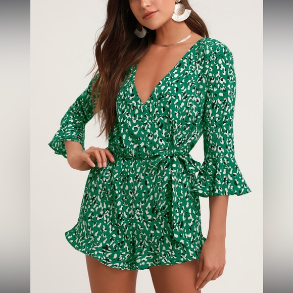 Lulu’s Green and Black Romper (L) - Picture 1 of 2
